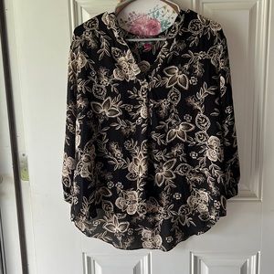 Cute Vince Camuto Shirt✨
